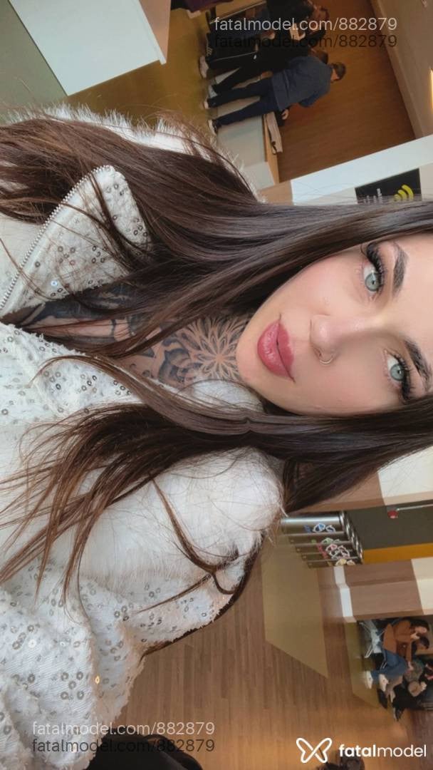 Acompanhante mulher com cabelo castanho de olhos azuis - Jhennyfer