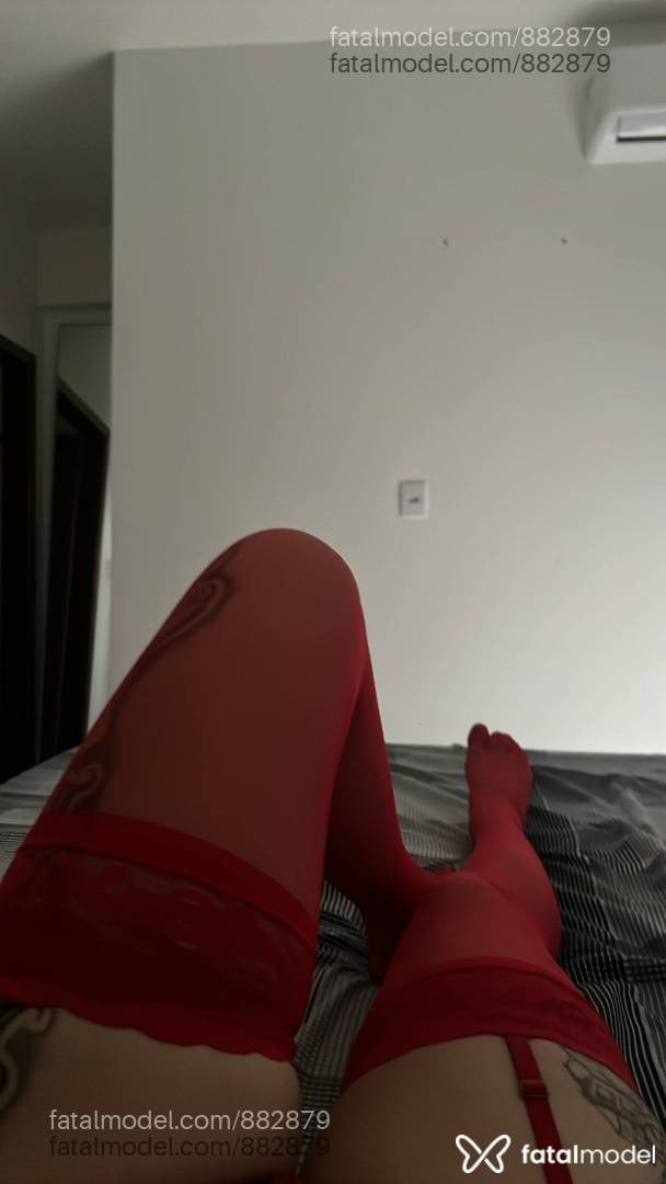 Acompanhante mulher com cabelo castanho de olhos azuis - Jhennyfer