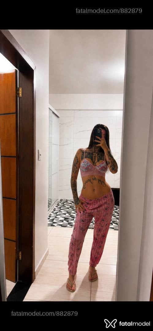 Acompanhante mulher com cabelo castanho de olhos azuis - Jhennyfer