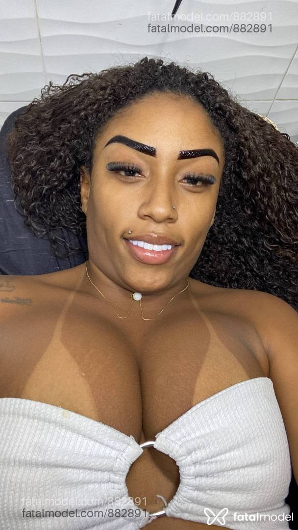 Acompanhante mulher morena (o) de olhos pretos - Alicia Dliç