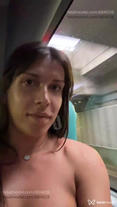 Acompanhante mulher trans com cabelo castanho de olhos pretos em Florianópolis - Marii