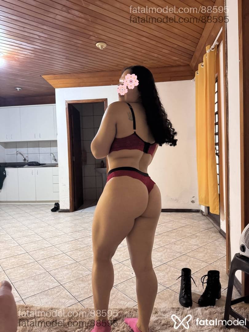 Acompanhante mulher morena (o) de olhos castanhos - Liliane