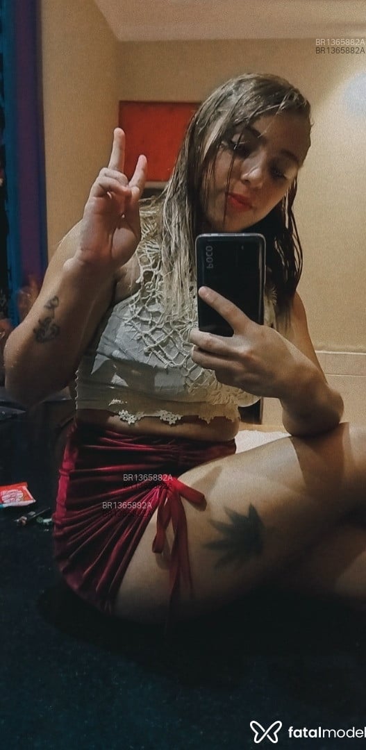Acompanhante mulher com cabelo castanho de olhos castanhos em Salinópolis Acompanhante mulher com cabelo castanho de olhos castanhos em Salinópolis - Laura