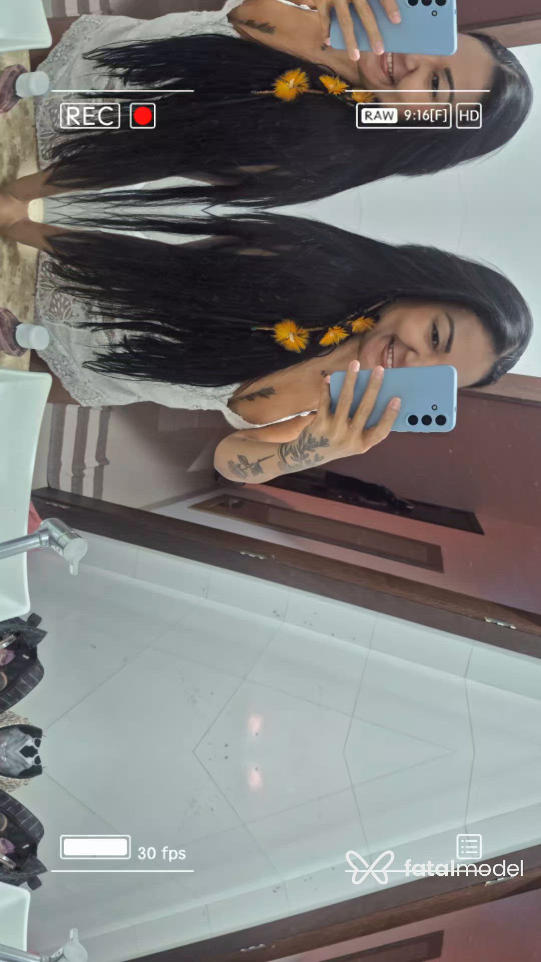 Acompanhante mulher morena (o) de olhos pretos - TAINÁ