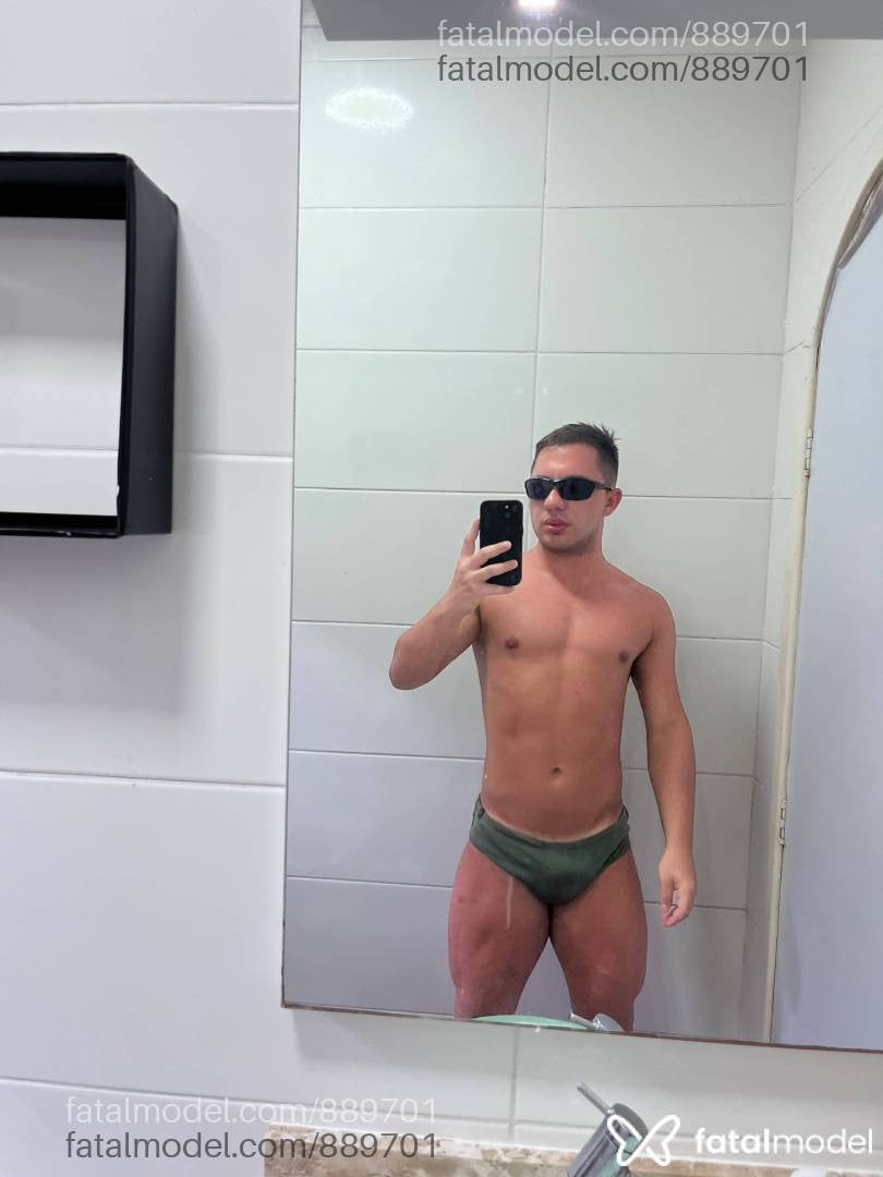 Acompanhante homem com cabelo castanho de olhos castanhos - Vinicius ímola
