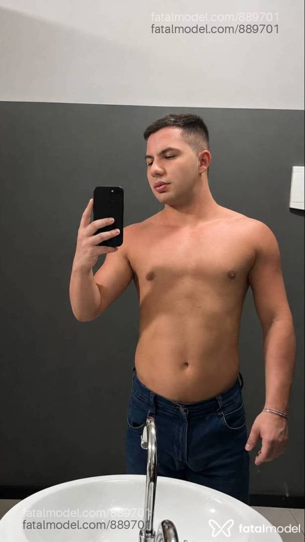 Acompanhante homem com cabelo castanho de olhos castanhos - Vinicius ímola