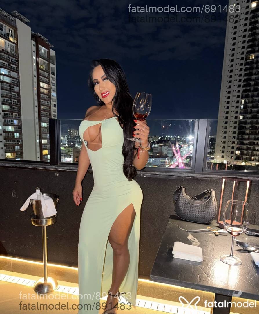 Acompanhante mulher morena (o) de olhos pretos - Nadine Borges