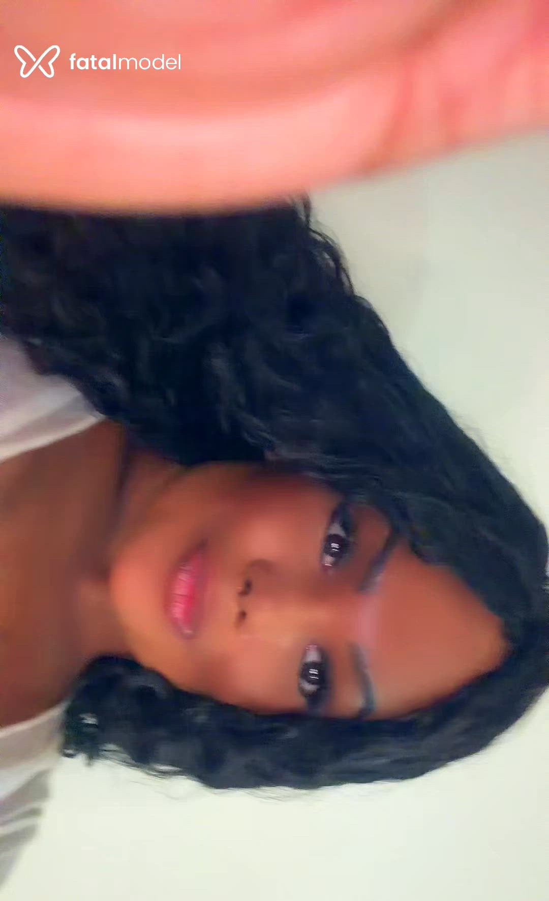 Acompanhante mulher com cabelo castanho de olhos castanhos - Cacau