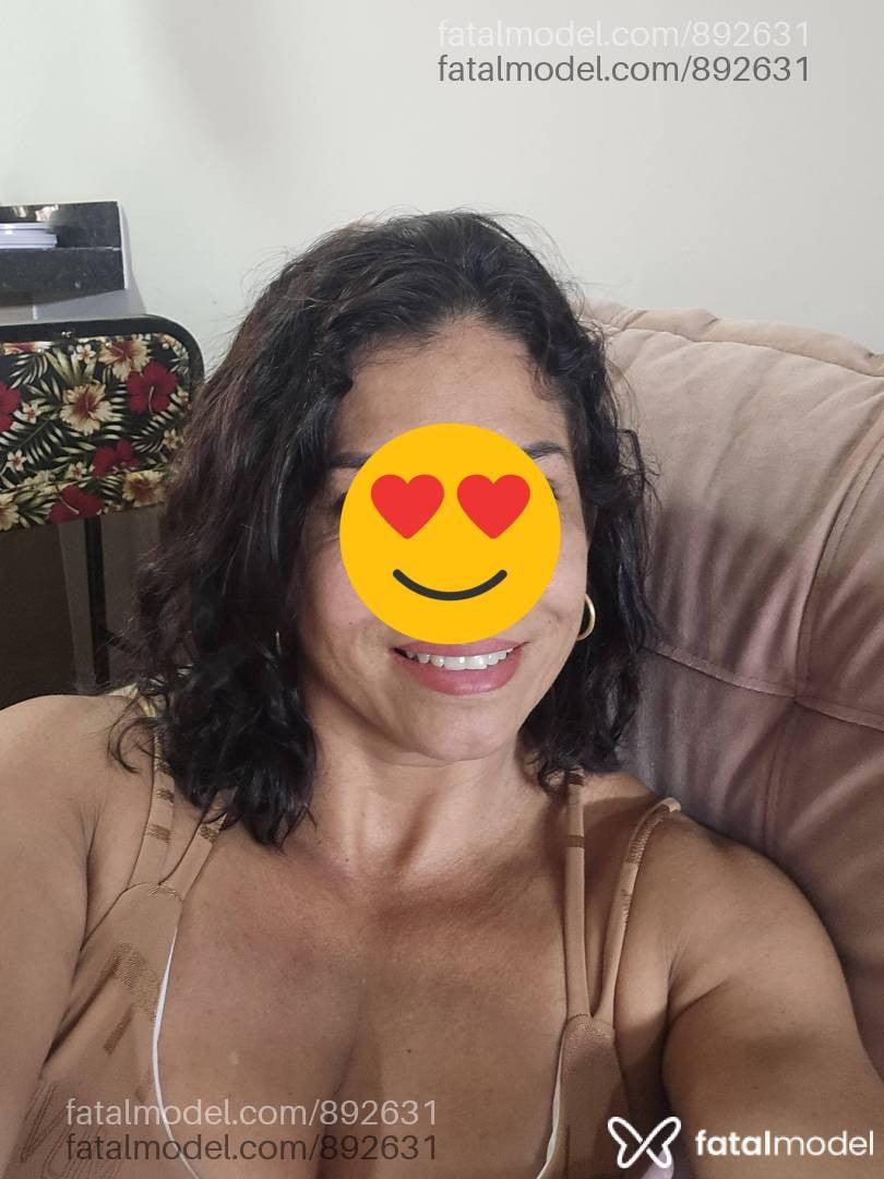 Acompanhante mulher com cabelo castanho de olhos castanhos em Três Lagoas Acompanhante mulher com cabelo castanho de olhos castanhos em Três Lagoas - Aline