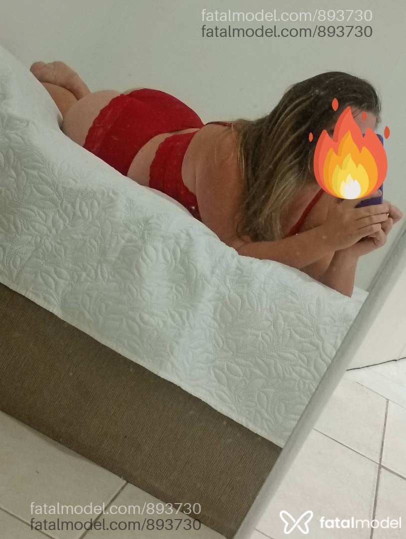 Acompanhante mulher loira (o) de olhos azuis - Larissa