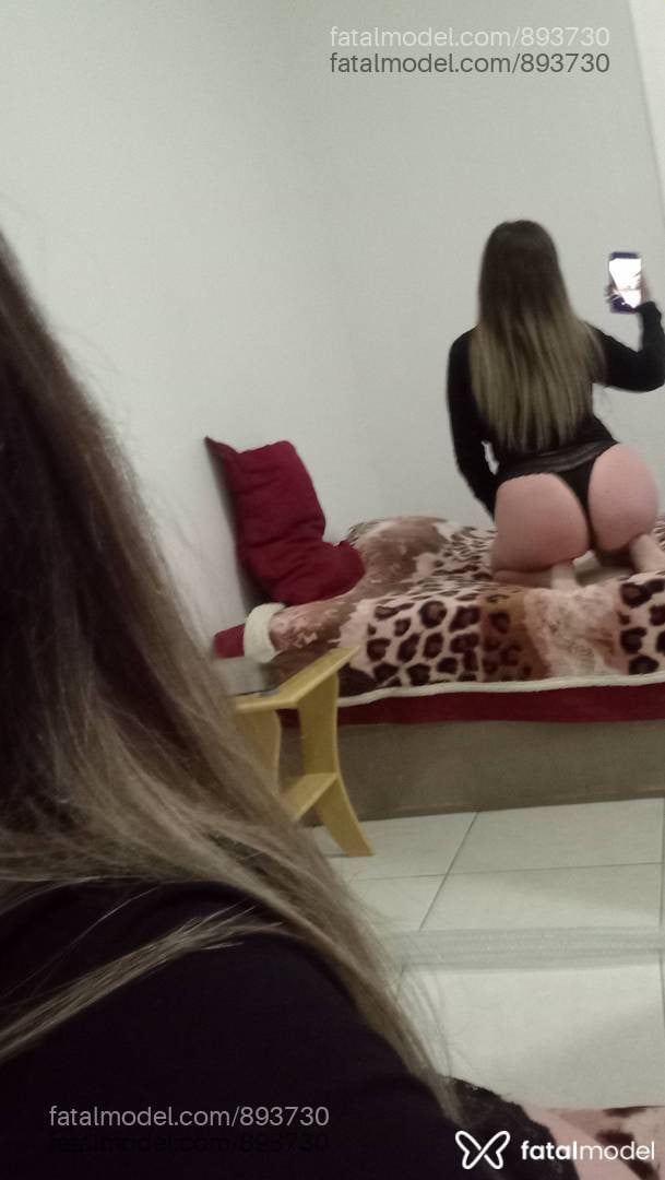 Acompanhante mulher loira (o) de olhos azuis - Larissa