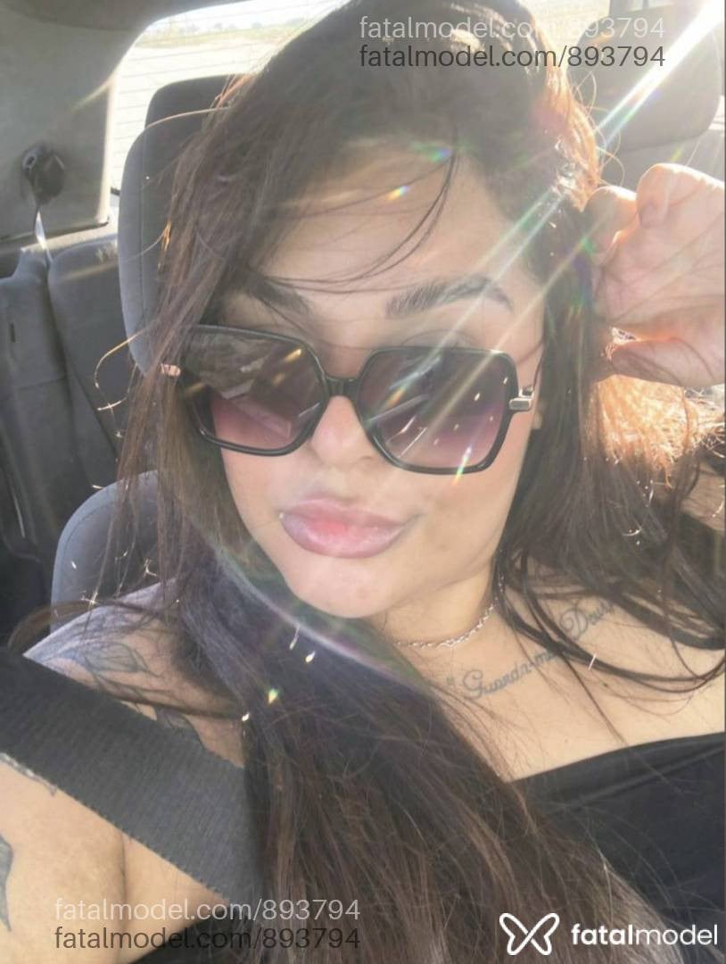 Acompanhante mulher loira (o) de olhos castanhos - Leticia