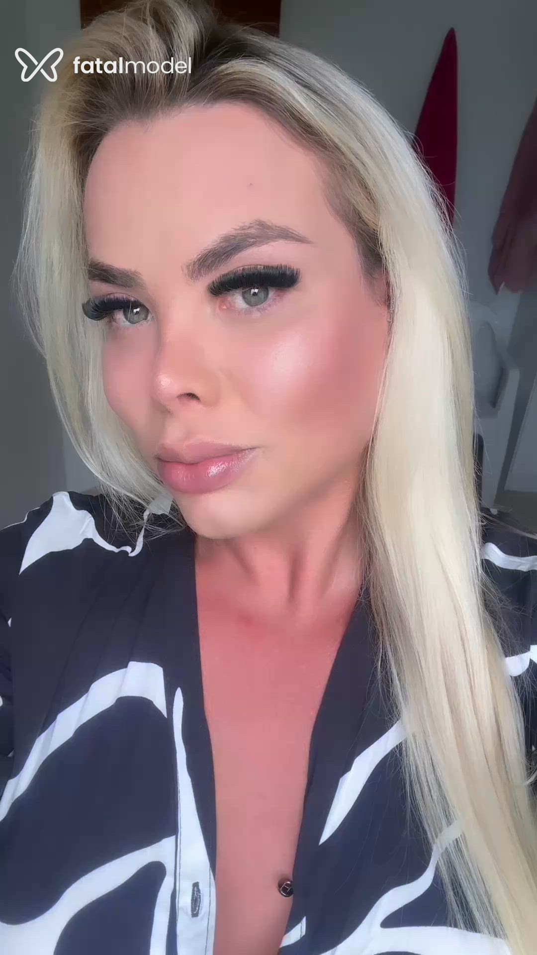 Acompanhante mulher trans loira (o) de olhos verdes - Letícia Marques Acompanhante mulher trans loira (o) de olhos verdes - Letícia Marques