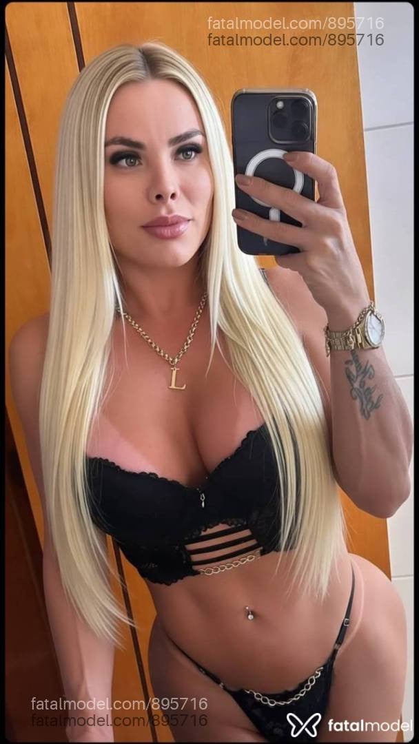 Acompanhante mulher trans loira (o) de olhos verdes em Caçador - Letícia Marques