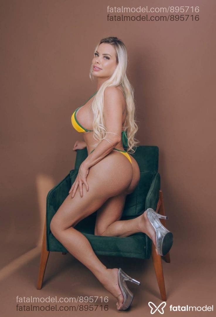 Acompanhante mulher trans loira (o) de olhos verdes - Letícia Marques