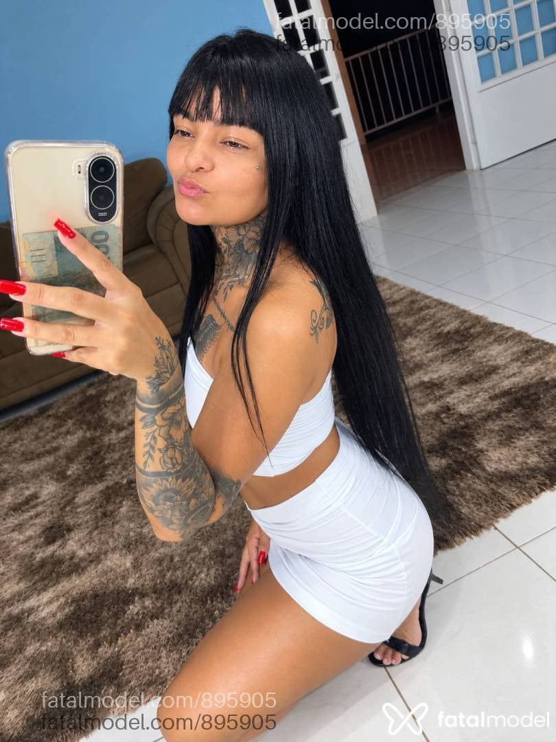 Acompanhante mulher morena (o) de olhos castanhos - Arunah