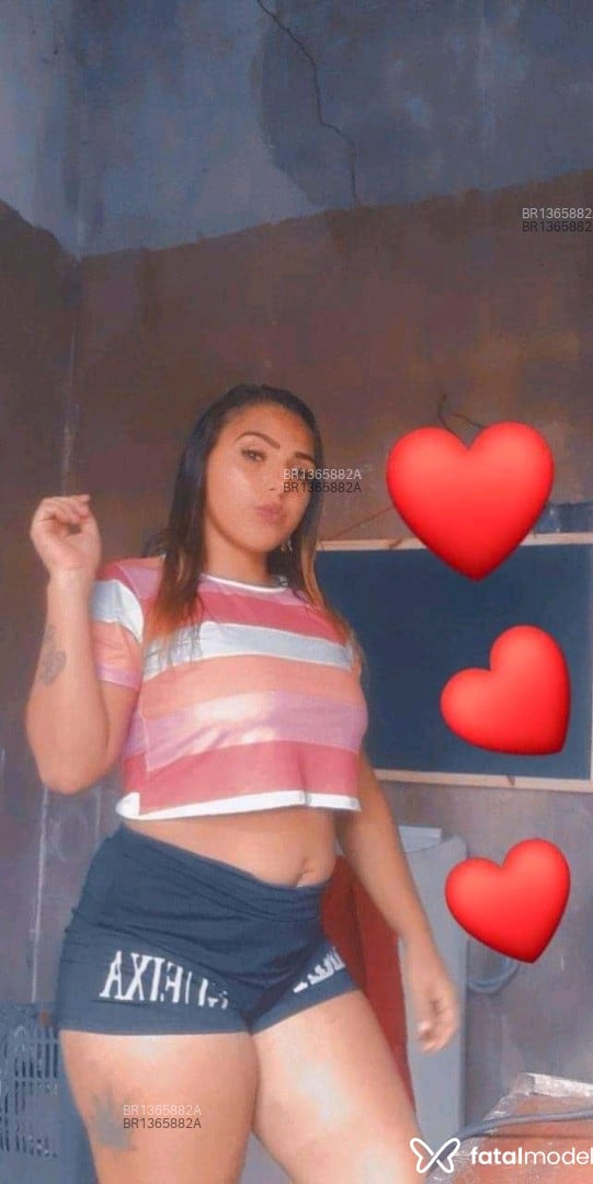 Acompanhante mulher com cabelo castanho de olhos castanhos em Salinópolis Acompanhante mulher com cabelo castanho de olhos castanhos em Salinópolis - Laura