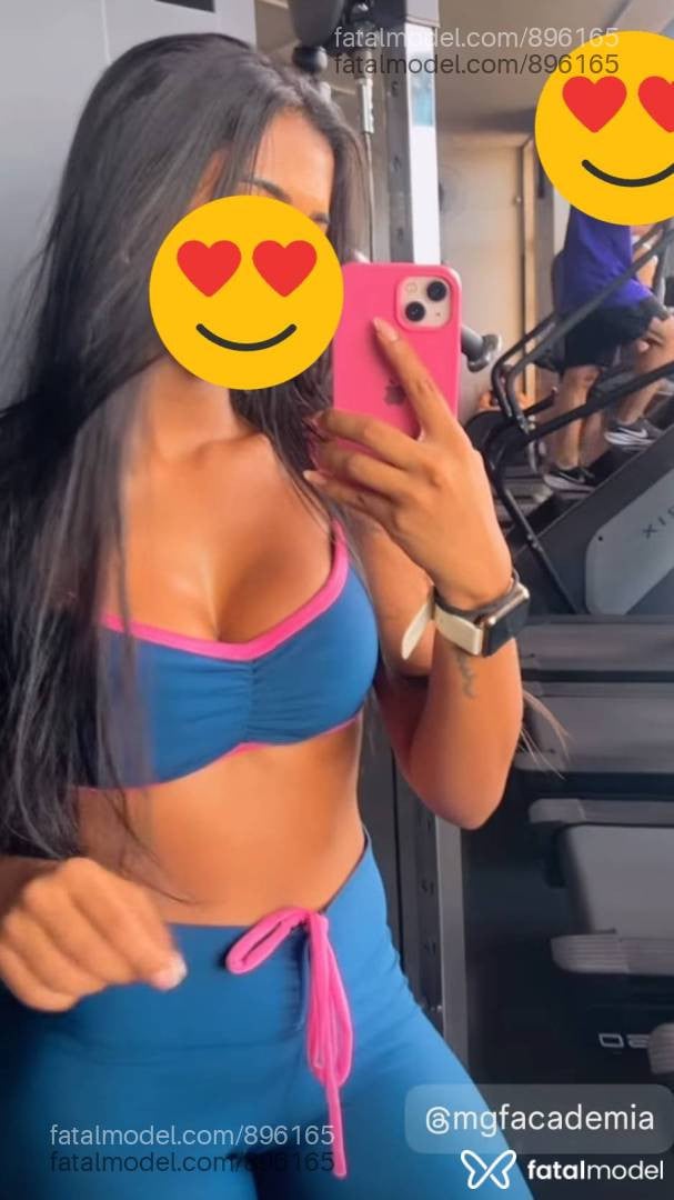 Acompanhante mulher com cabelo castanho de olhos verdes em Blumenau - Luana