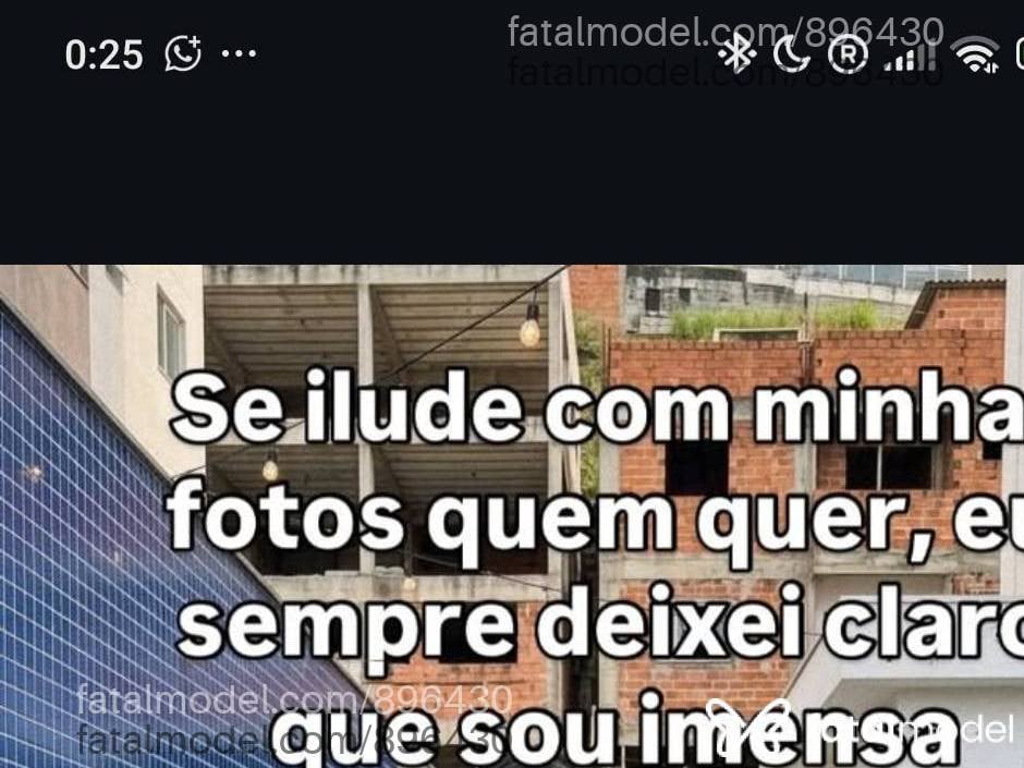 Acompanhante mulher com cabelo castanho de olhos castanhos - Panda