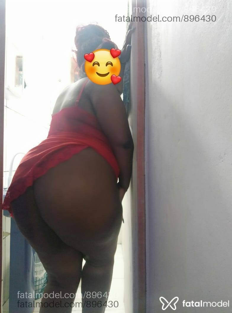 Acompanhante mulher com cabelo castanho de olhos castanhos - Panda