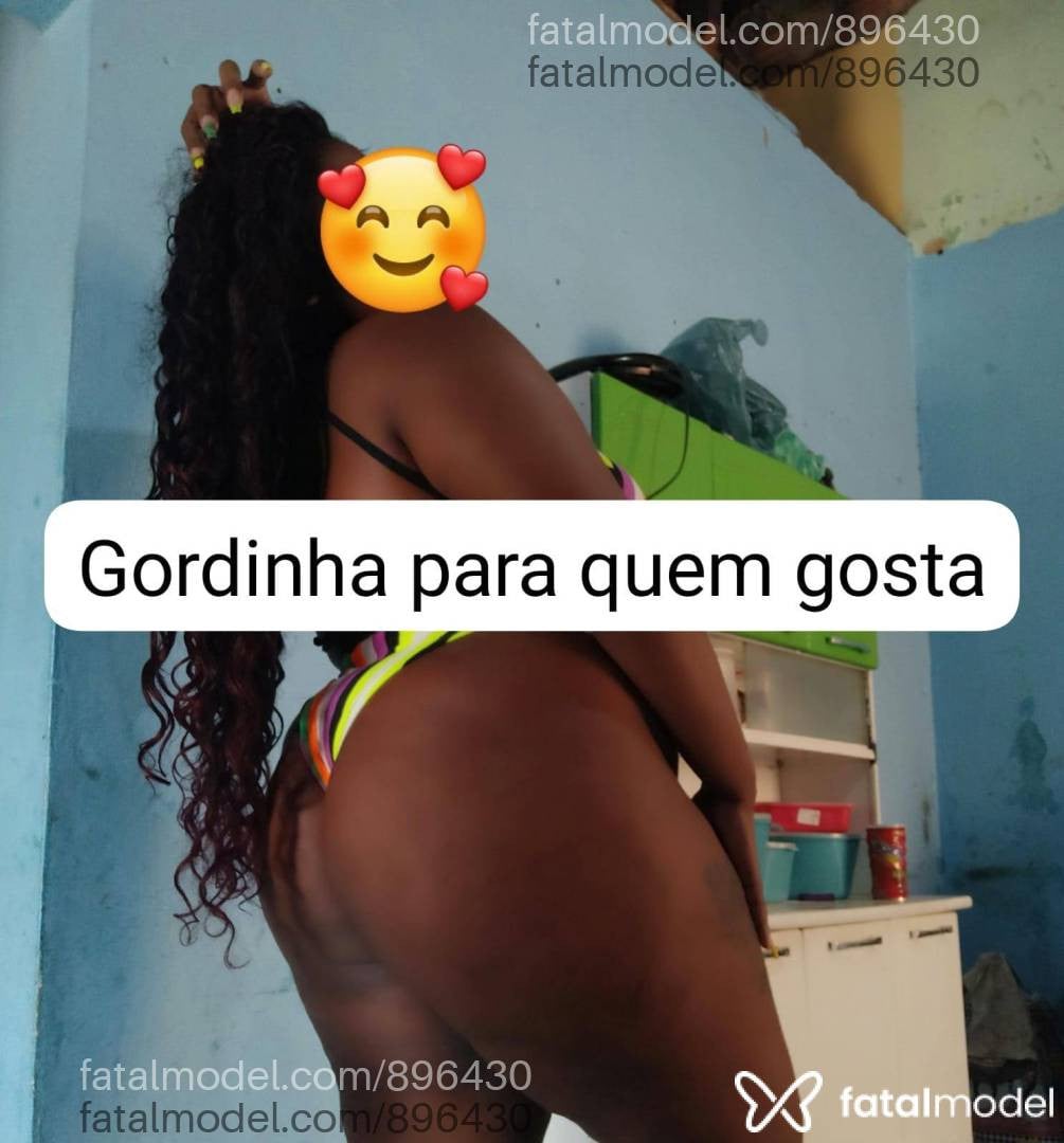 Acompanhante mulher com cabelo castanho de olhos castanhos - Panda