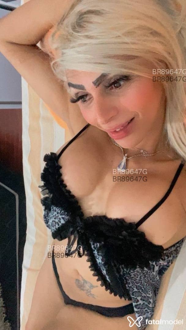 Acompanhante travesti loira (o) de olhos castanhos em Caruaru Acompanhante travesti loira (o) de olhos castanhos em Caruaru - Camille
