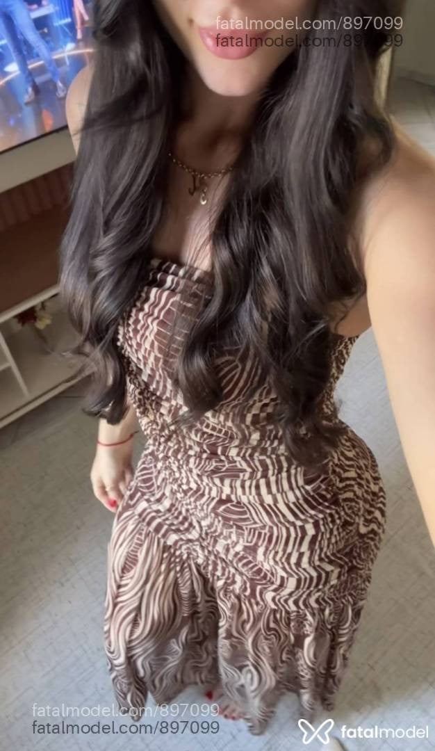 Acompanhante mulher com cabelo castanho de olhos castanhos - Thaís