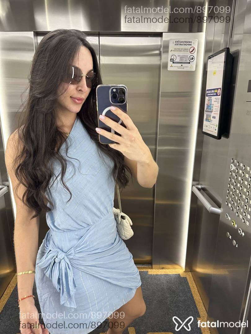 Acompanhante mulher com cabelo castanho de olhos castanhos em Goiânia - Thaís