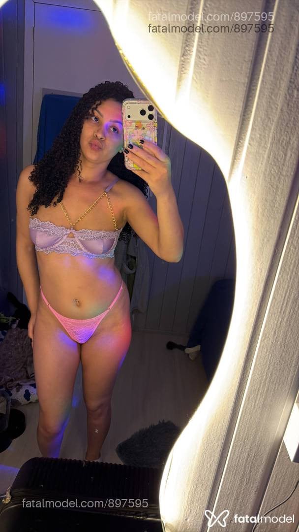 Acompanhante mulher morena (o) de olhos castanhos - Gabrielly