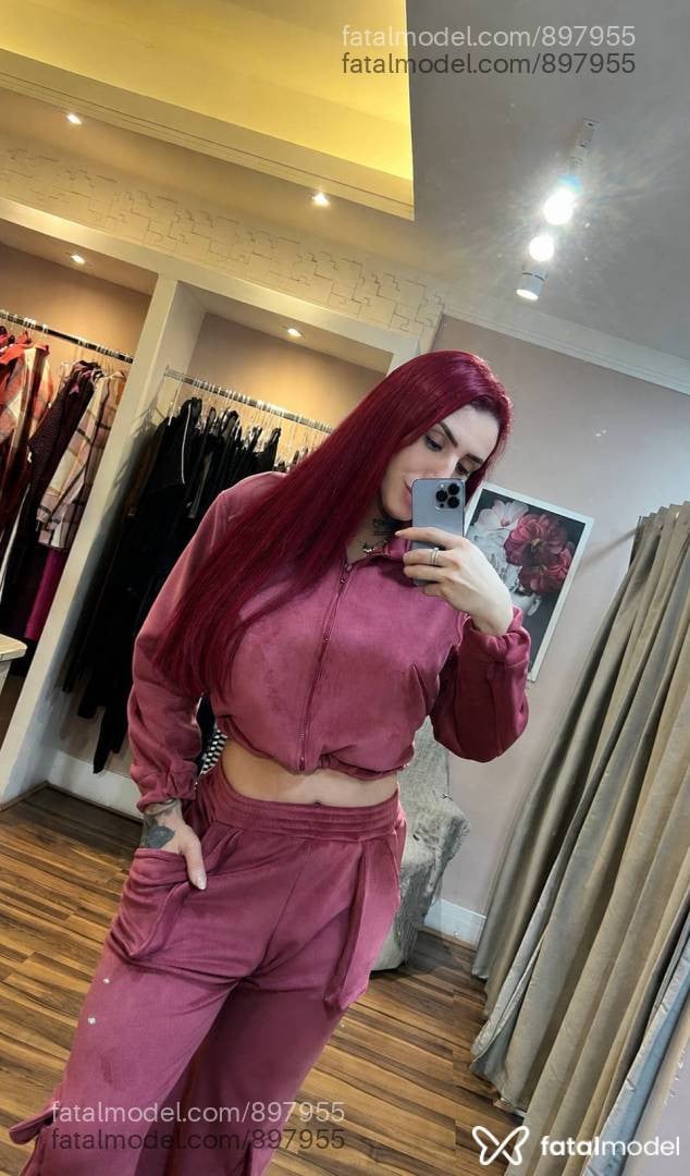 Acompanhante mulher trans morena (o) de olhos castanhos - Rafinha Paula