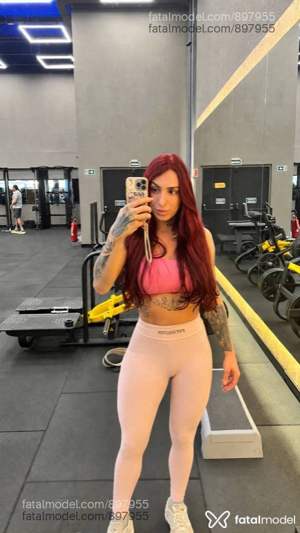 Acompanhante mulher trans morena (o) de olhos castanhos - Rafinha Paula