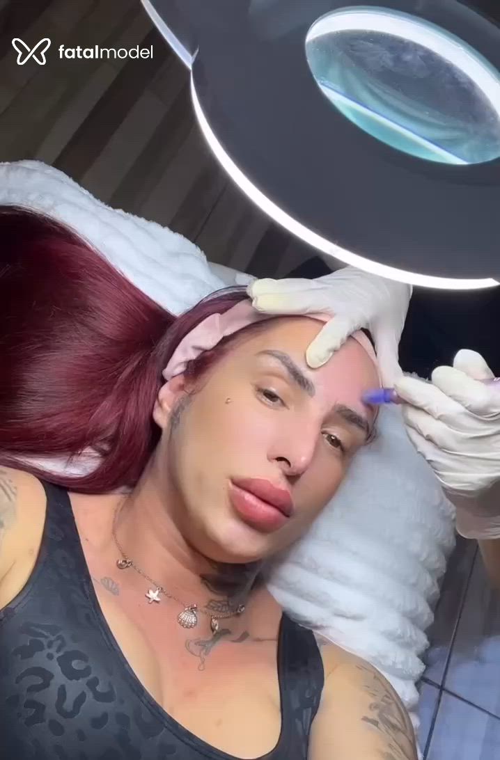 Acompanhante mulher trans morena (o) de olhos castanhos - Rafinha Paula