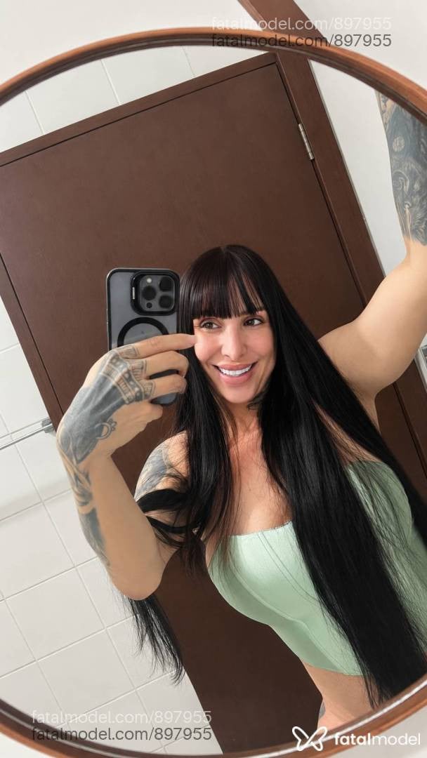 Acompanhante mulher trans morena (o) de olhos castanhos - Rafinha Paula
