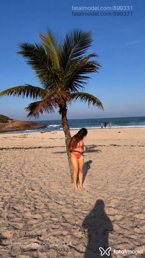 Acompanhante mulher com cabelo castanho de olhos castanhos - Isadora Gonçalvez