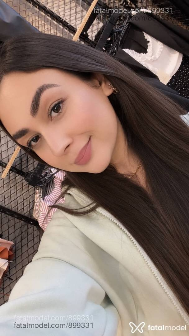 Acompanhante mulher com cabelo castanho de olhos castanhos - Isadora Gonçalvez