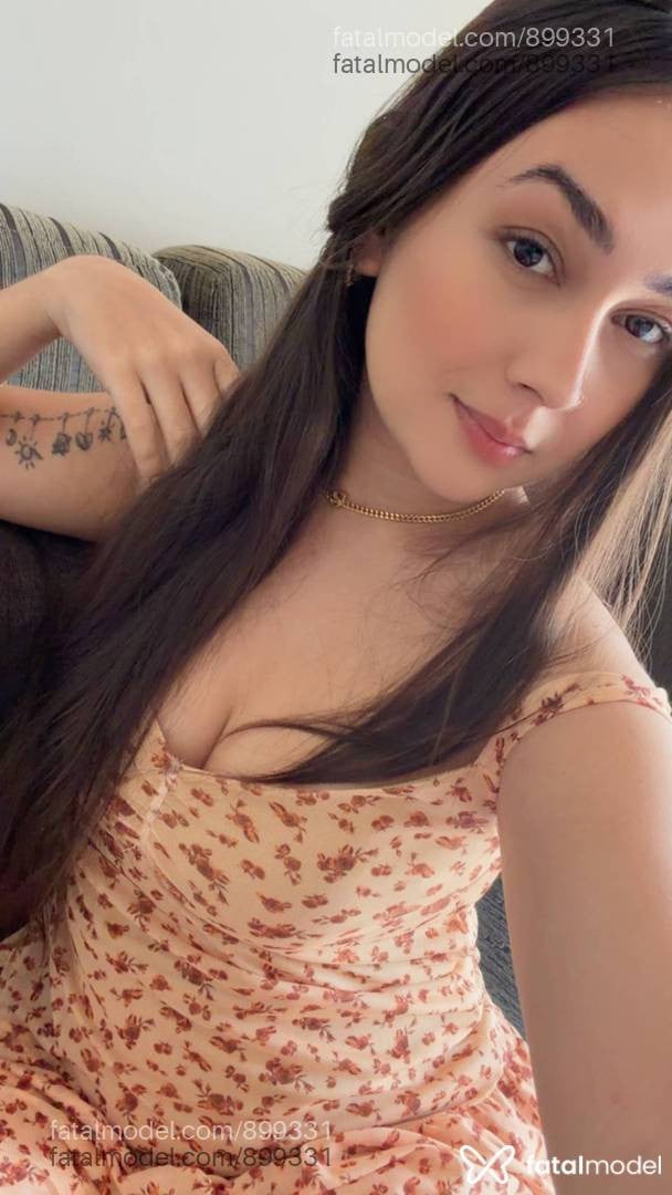 Acompanhante mulher com cabelo castanho de olhos castanhos - Isadora Gonçalvez