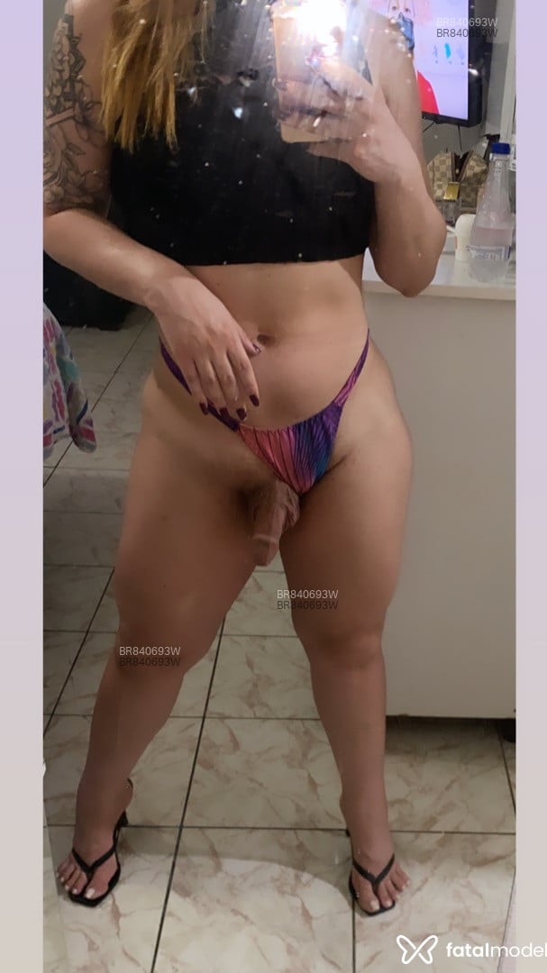 Acompanhante mulher trans morena (o) de olhos mel em Uberlândia - Hanna Corrêa