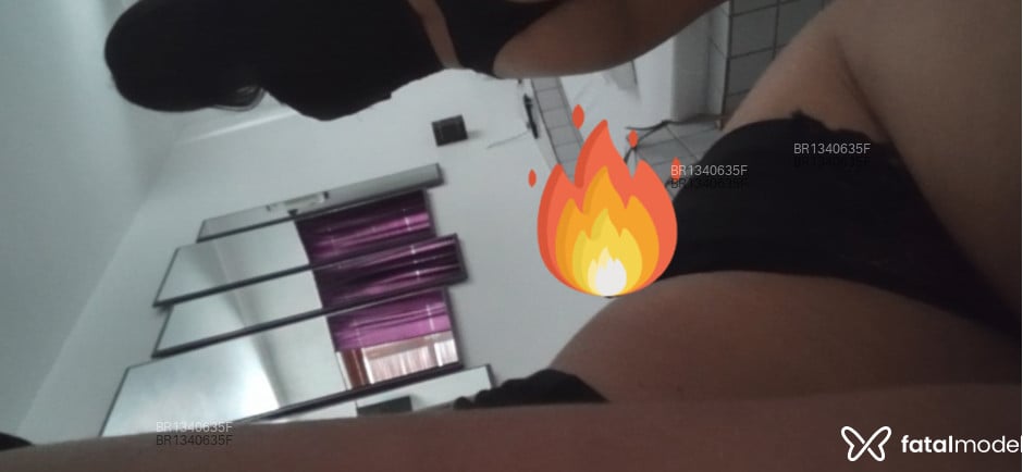 Acompanhante mulher com cabelo castanho de olhos mel em São Gabriel Acompanhante mulher com cabelo castanho de olhos mel em São Gabriel - Pathy