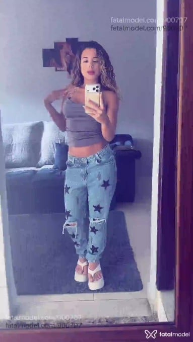 Acompanhante mulher loira (o) de olhos castanhos em Ilhabela - Alice Rizzo