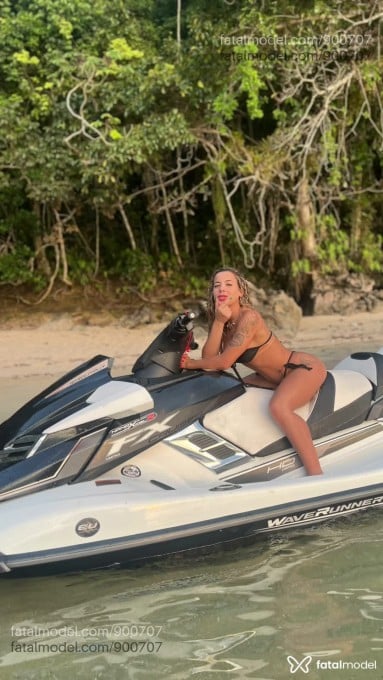 Acompanhante mulher loira (o) de olhos castanhos em Ilhabela - Alice Rizzo