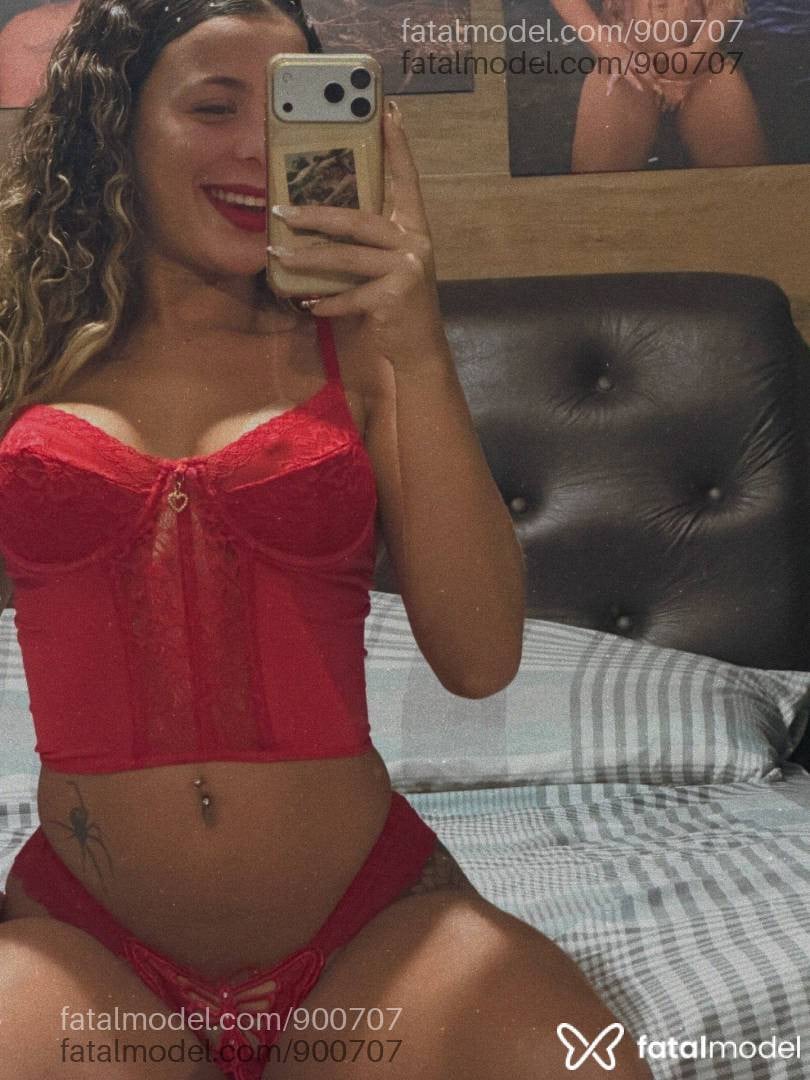 Acompanhante mulher loira (o) de olhos castanhos - Alice Rizzo