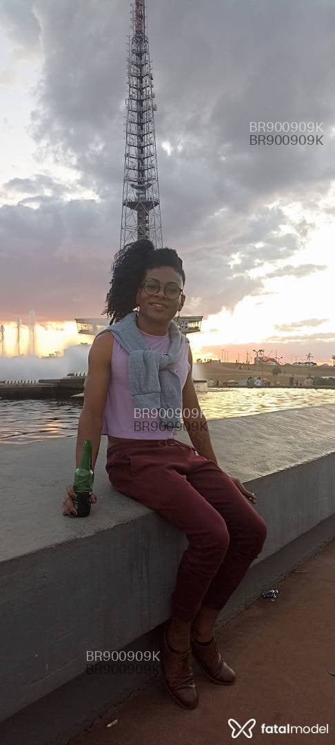 Acompanhante não-binário morena (o) de olhos pretos em São Paulo - Terpeut Gabys
