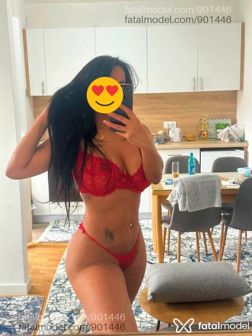 Acompanhante mulher com cabelo castanho de olhos castanhos - Lis Assis