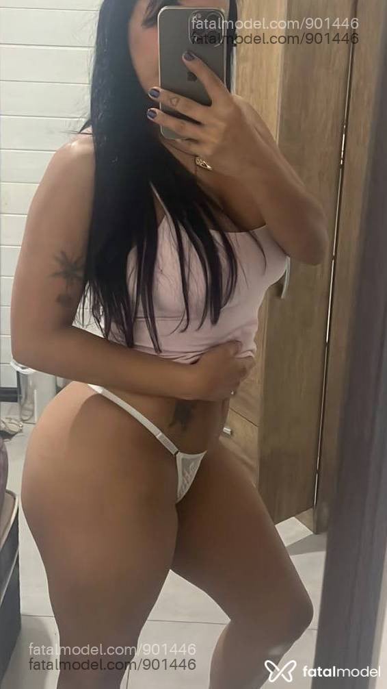 Acompanhante mulher com cabelo castanho de olhos castanhos - Lis Assis