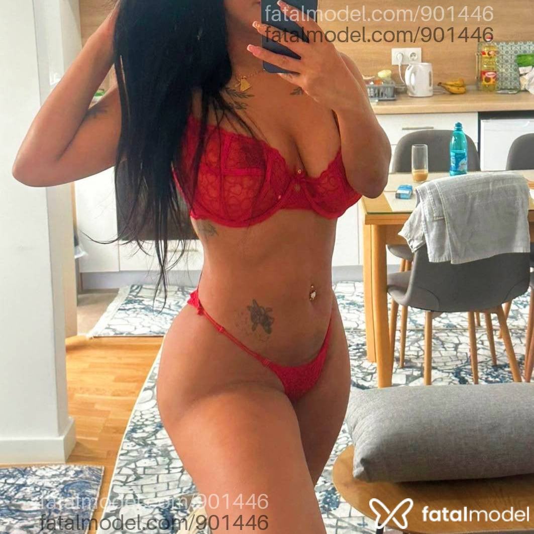 Acompanhante mulher com cabelo castanho de olhos castanhos - Lis Assis