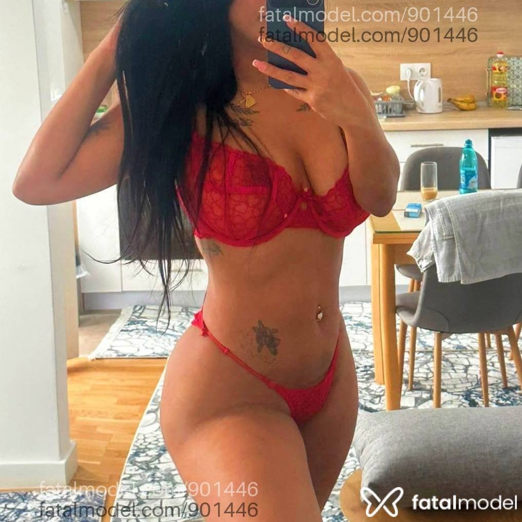 Acompanhante mulher com cabelo castanho de olhos castanhos - Lis Assis