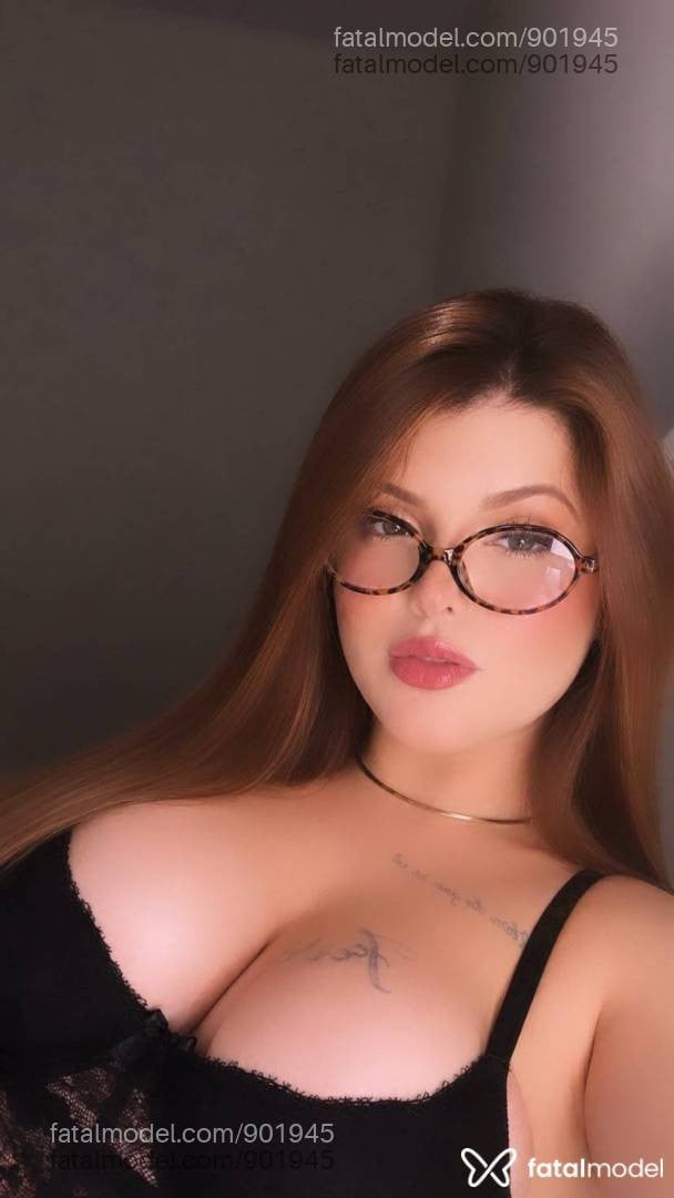 Acompanhante mulher ruiva (o) de olhos castanhos - Clara ferraz