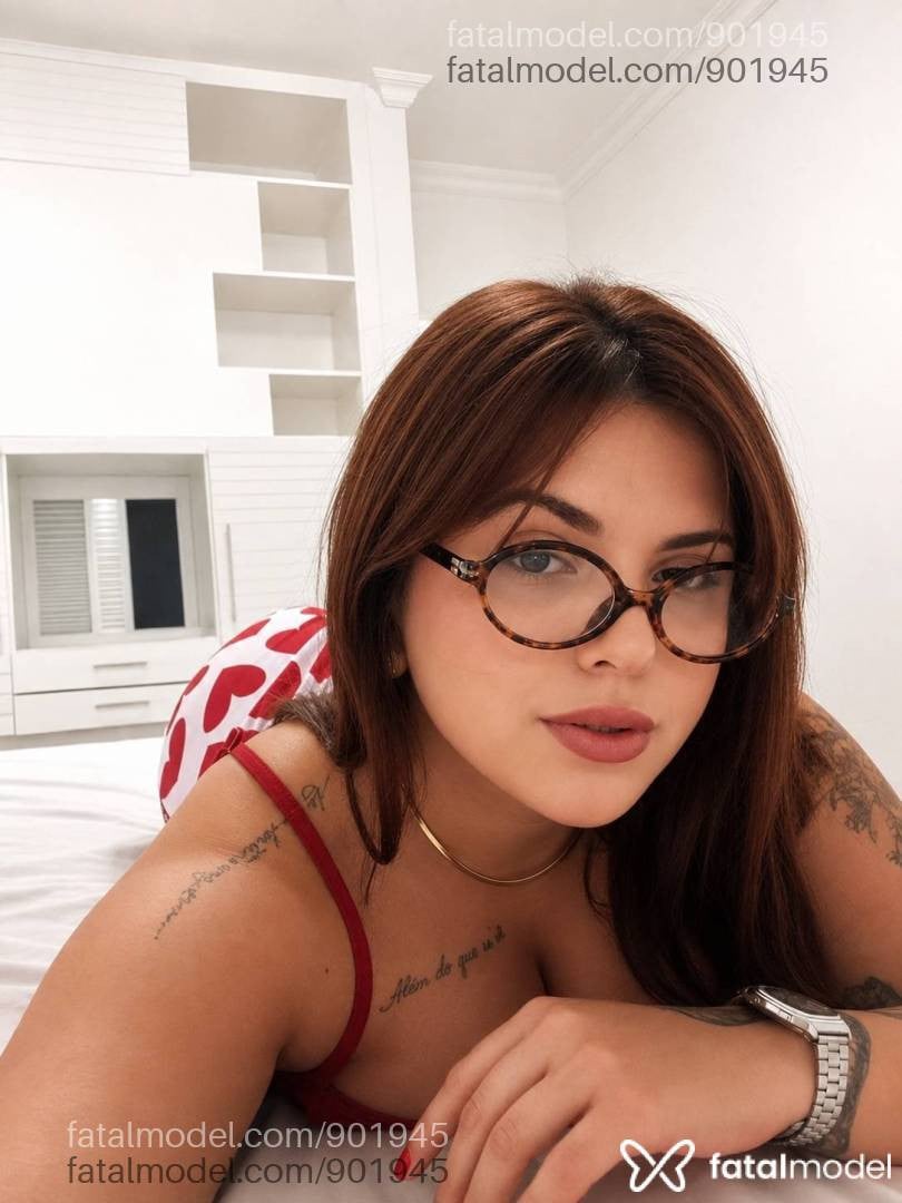 Acompanhante mulher ruiva (o) de olhos castanhos - Clara ferraz