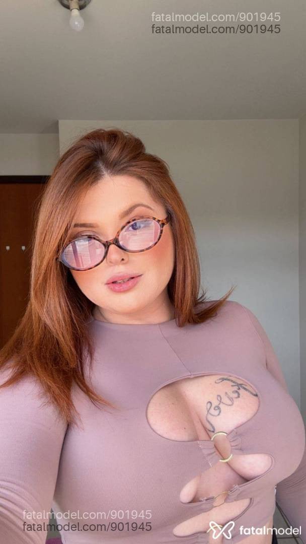 Acompanhante mulher ruiva (o) de olhos castanhos - Clara ferraz
