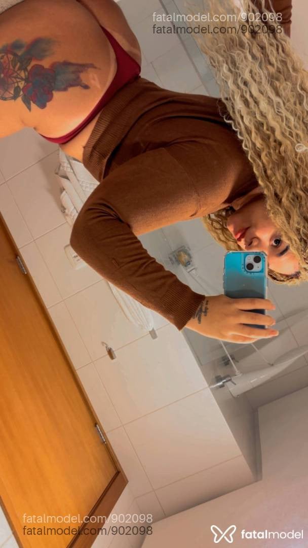 Acompanhante mulher ruiva (o) de olhos castanhos - Viksafadinha